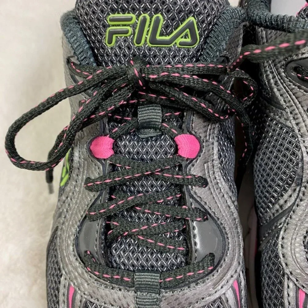 LIKE NEW Fila Women's Silver‎ & Sugarplum Quadrix Running Shoe, size 10